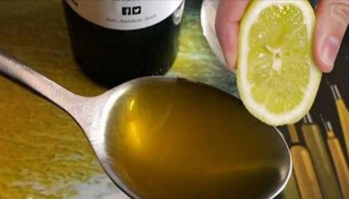 Έστυψε 1 λεμόνι σε λίγο ελαιόλαδο και δεν σταμάτησε να το κάνει για όλη της τη ζωή! Μάθετε Γιατί!